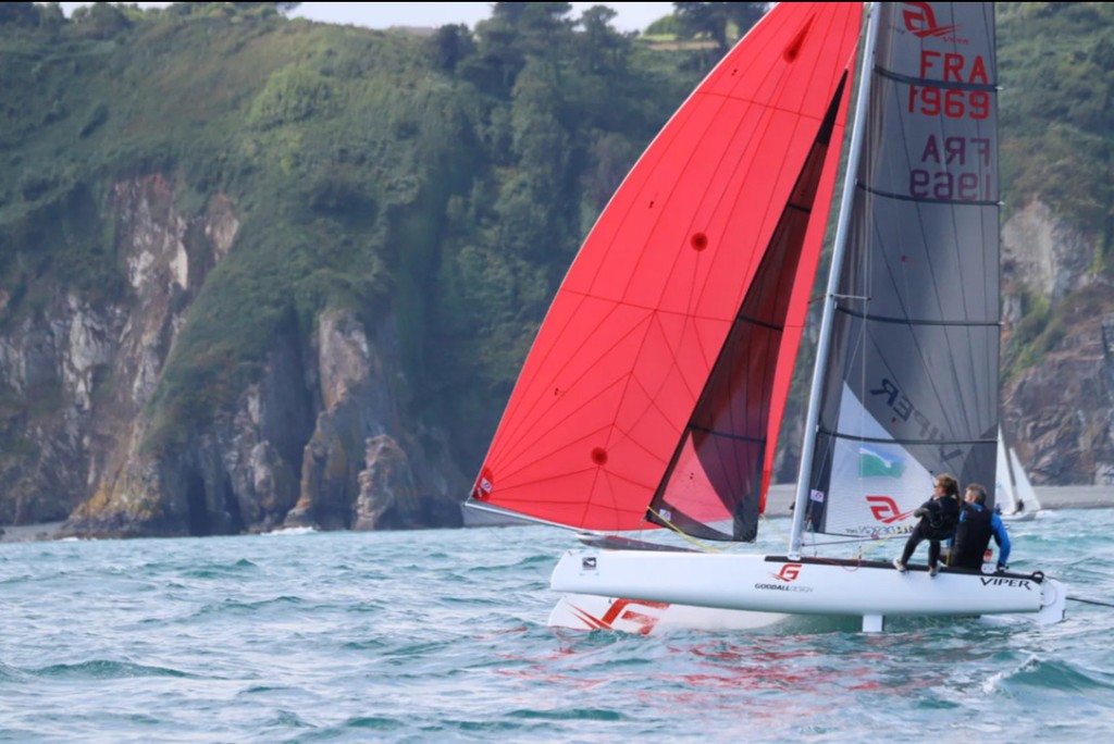 Catamaran Viper en régate